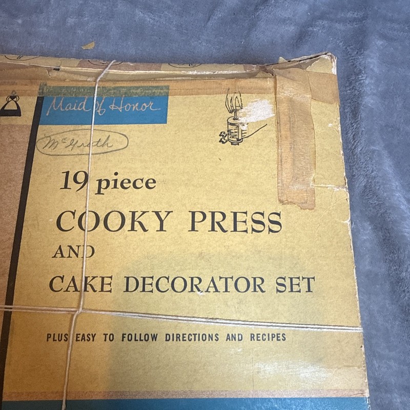 Vintage Maid of Honor 19 piece cooky press and cake decorator set Only 16 Pieces gallery
