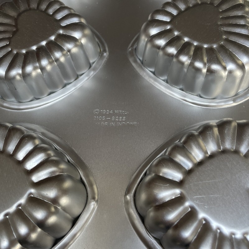 Valentines Heart Baking Lot Wilton Pan Linzer Cookie Cutter Towels Giving Plate gallery