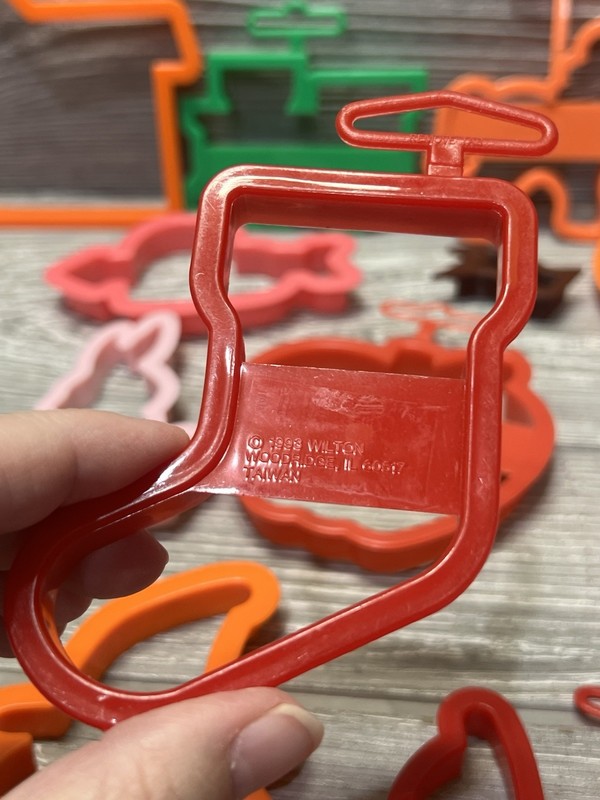 Plastic Cookie Cutters Lot of 13 Assorted Mixed All Seasons Wilton & More gallery