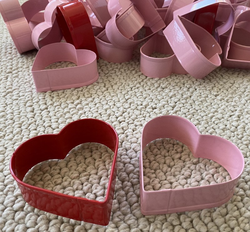 NEW Lot of 45 Red and Pink Metal Heart Cookie Cutters Shower Wedding Favors gallery