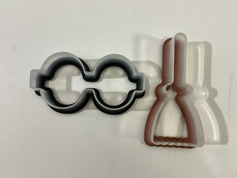 Set Of 2 Harry Potter Plastic 3D Cookie Cutters Glasses And Broom gallery