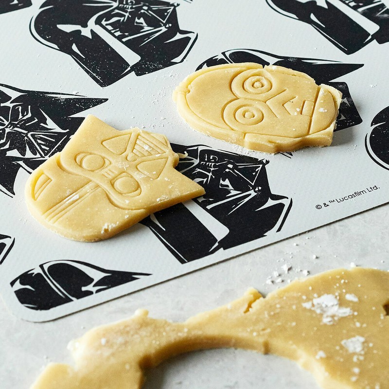 Set of 4 Star Wars Plunger Cookie Cutters + Stainless Steel Food Scraper Chopper gallery