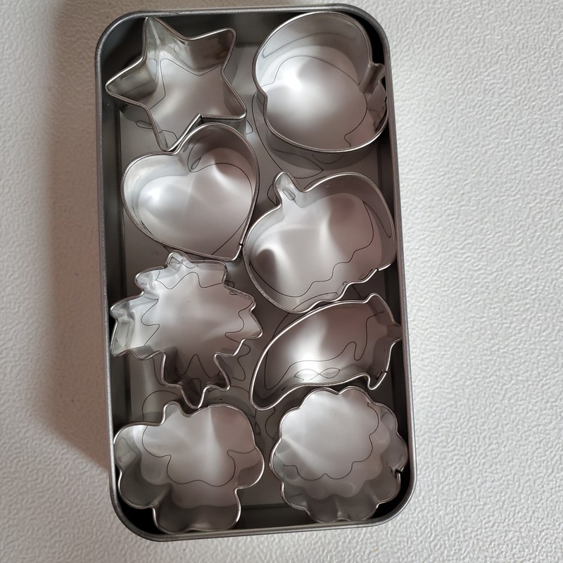 Pampered Chef Mini Cookie Cutters Set of 8 Cutters In Tin Box Used See Photos!