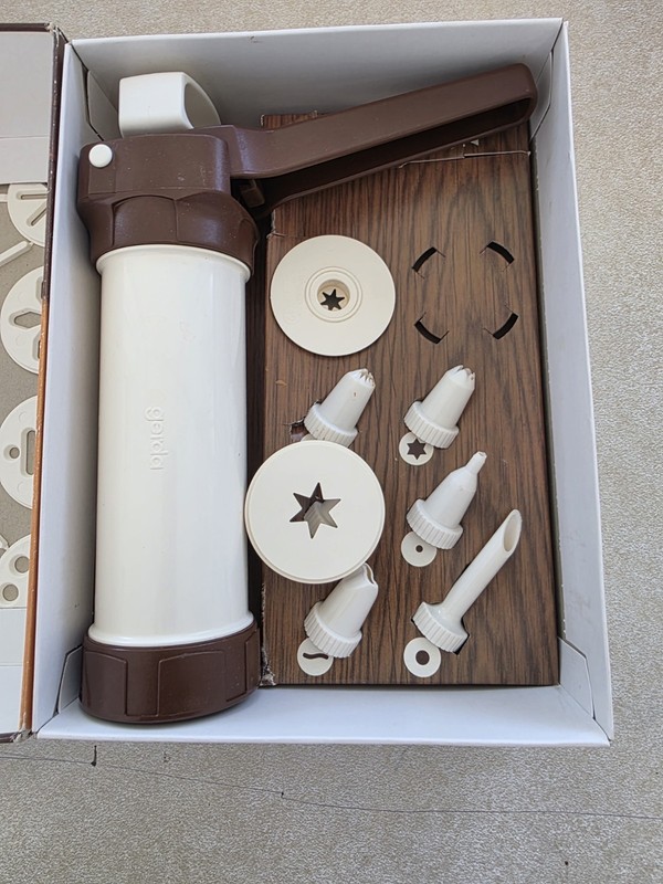 Cookie Press Food Cake Cookie Decorator Vintage Hutlzer Plastic Easy Unused Set gallery