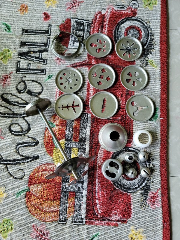 Vintage Deluxe Cookie Press Manual Disc's gallery