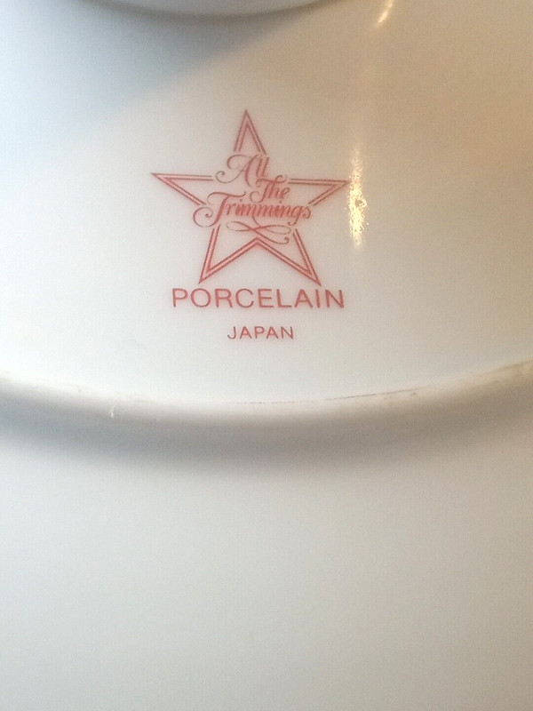 All The Trimmings Christmas Holly Berries Cake Stand Japan 10 1/4" gallery