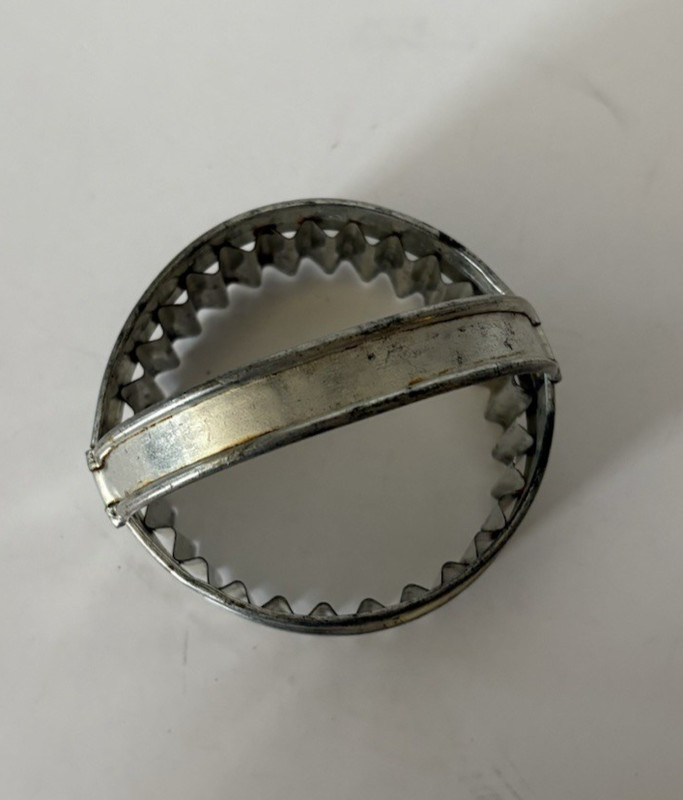 Vintage Metal Circle Biscuit/Cookie Cutter With Scalloped Edge & Handle