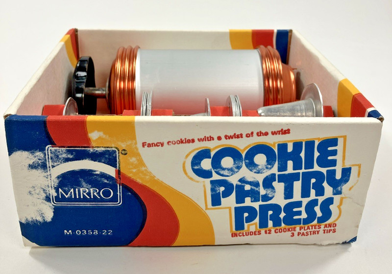 Vintage Mirro Cookie Pastry Press M-0358-22 With 12 discs & 3 Pastry Tips & Box gallery