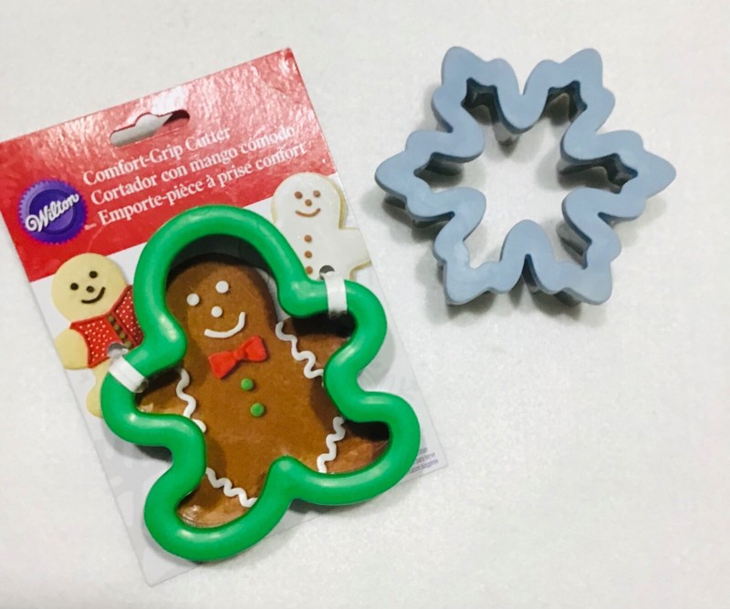 Wilton Gingerbread Man & Snowflake Comfort-Grip / Large Cookie Cutters, Lot of 2