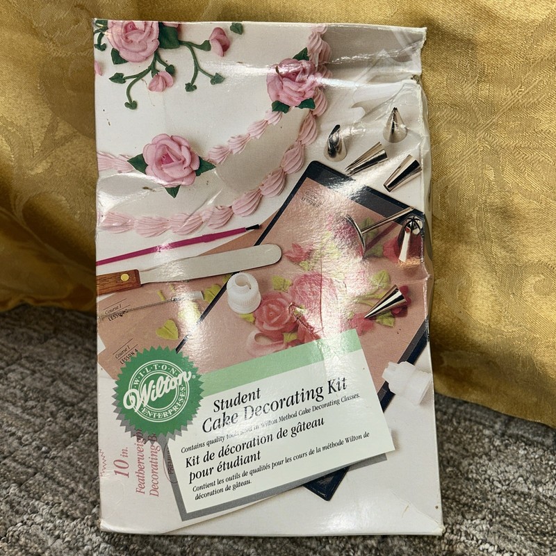 Vintage Wilton Student Cake Decorating Kit Course 1. NOS 1997.