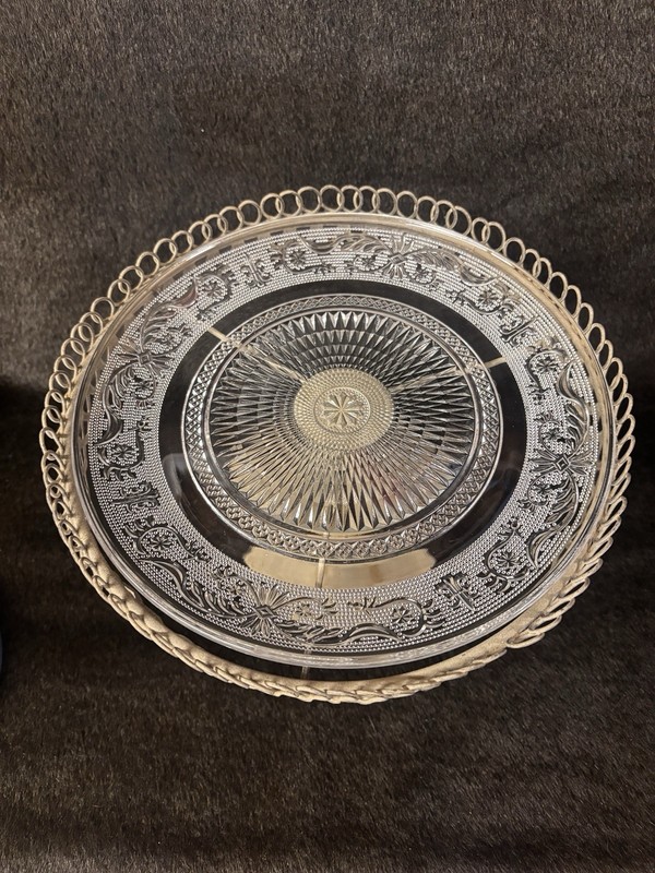 VINTAGE DESIGN METAL WIRE PEDESTAL CAKE STAND With GLASS PLATE 10.5” X 7 3/4” gallery