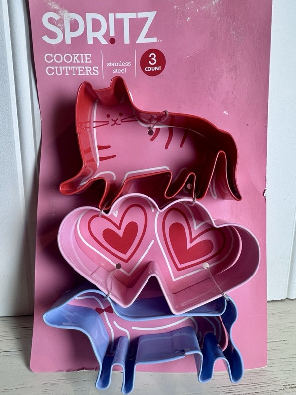 Set Of 3 Stainless Steel Spritz Cookie Cutters – Cat, Hearts, Dog