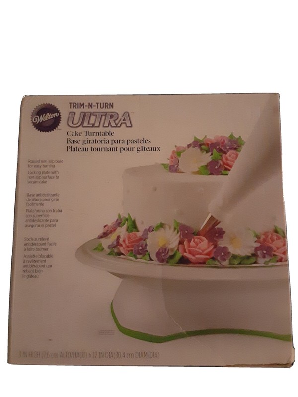 Trim-N-Turn Ultra Cake Turntable White and Green