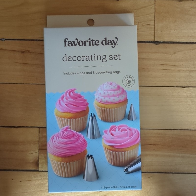 12-Piece Cupcake Decorating Set w/ 8 Bags & 4 Tips (1M, 4B, 2D, 4)
