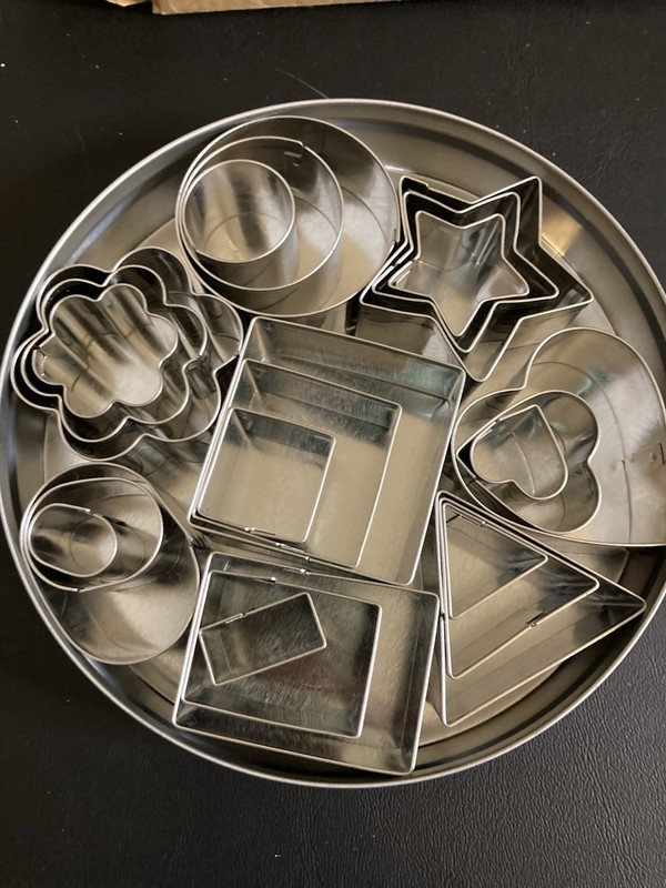 Shanghai 24 Pc Mini Geometric Cutter Set Stainless Steel Baking Crafts In Tin gallery