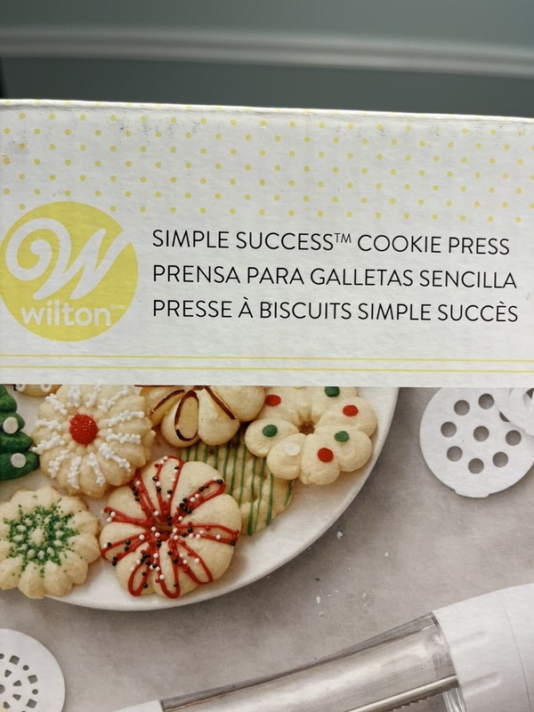 NIB - Wilton Cookie Press 12 Assorted Discs Shapes Manual Baking gallery