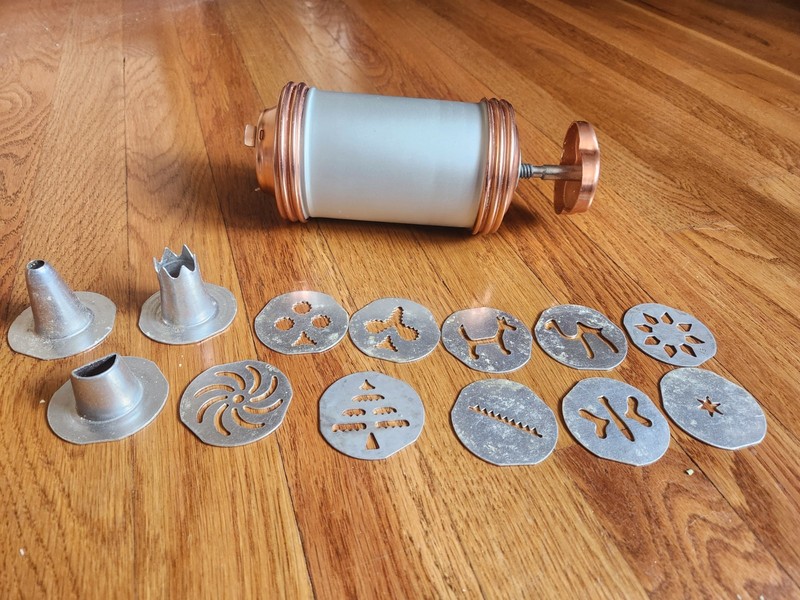 Vintage Mirro Aluminum Cookie and Pastry Press Spritz Disk Deco 3 Tip 10 Discs