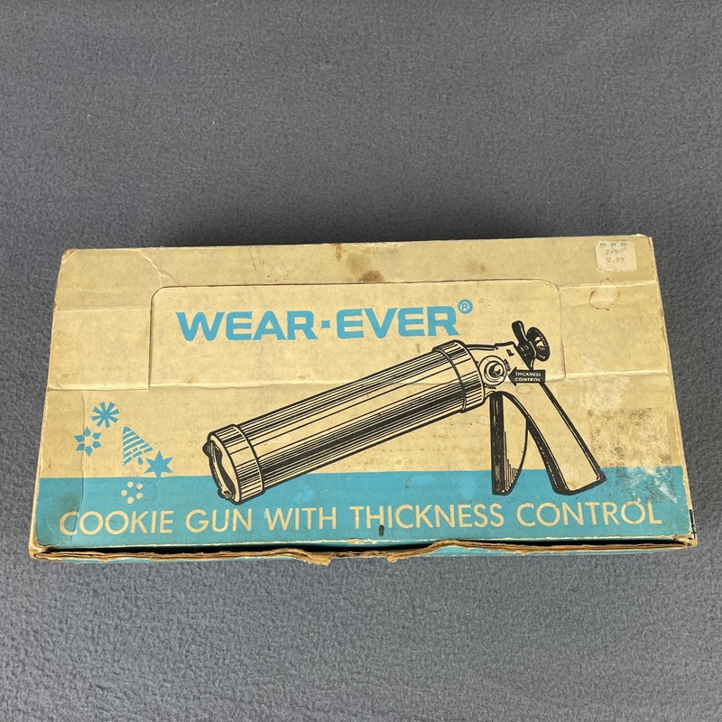 Vintage WearEver Cookie Gun Press Set Aluminum Silver 9 Discs 3 Tips With Box gallery