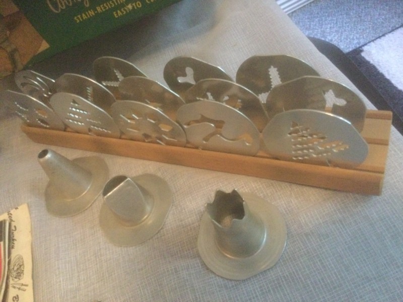 VTG 1950 Mirro Cookie Press Pastry Press#358AM Complete Box Recipes Discs/Pastry gallery