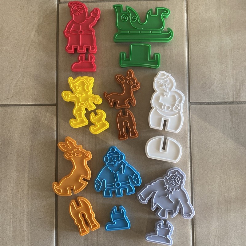 NEW- Set Of 16 Rudolph The Red Nosed Reindeer Stand Up 3-D Cookie Cutters