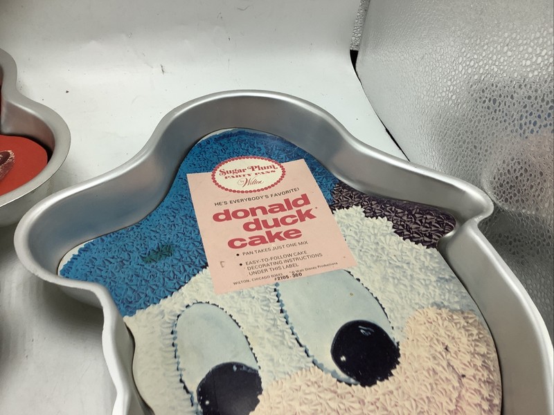 Lot of 2 New Vintage Wilton Disney Cake Pans Donald Duck Mickey Mouse 1978 gallery