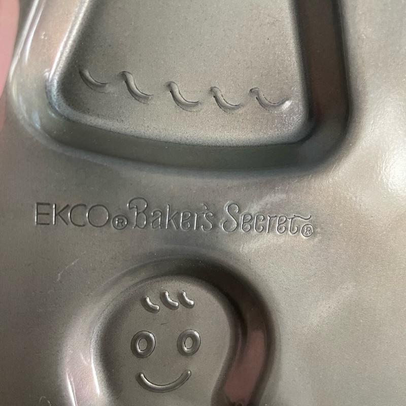 ECKO gingerbread cookie tins gallery