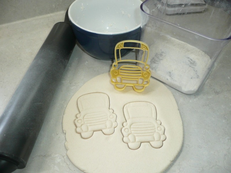 SCHOOL BUS FRONT VIEW CARTOON STYLE DETAILED COOKIE CUTTER MADE IN USA PR4959 gallery