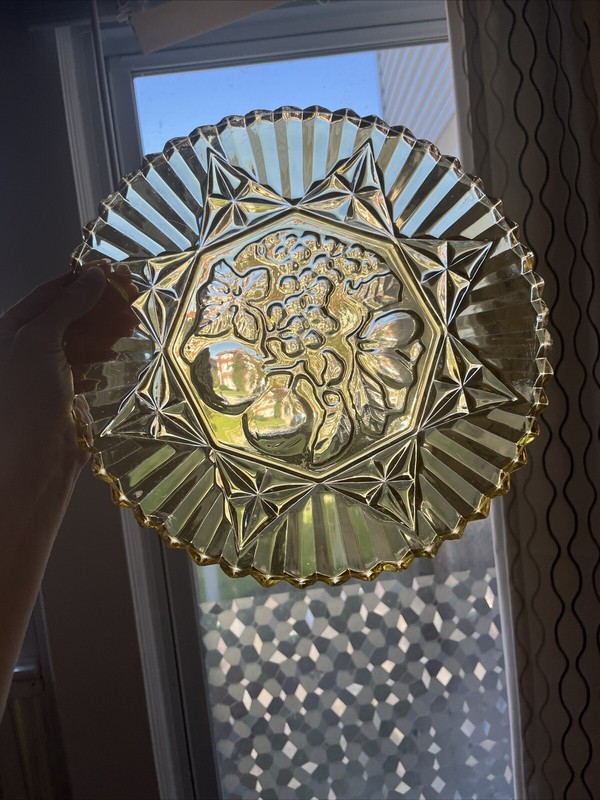 VINTAGE GLASS CAKE PLATE SERVING DISH 11-1/8″ Diameter Yellow Glass