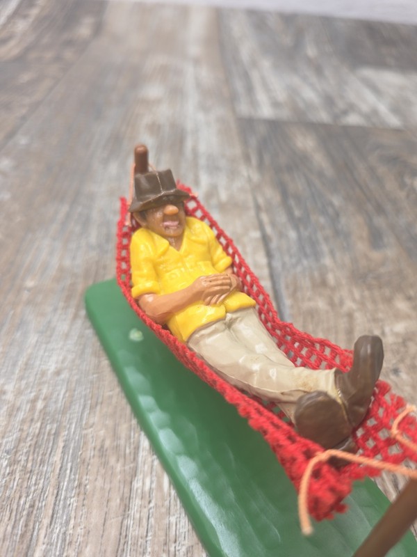 Wilton cake topper Hammock guy 1978 . Cabin Decore Camping. Relaxation. gallery