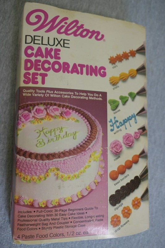 Vintage 1981 Wilton 2104-6063 Deluxe Cake Decoration Set Kit 29 Pieces gallery
