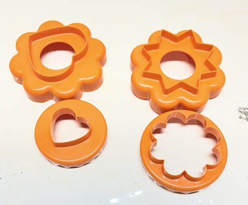VTG Tupperware Nesting Cookie Cutters Set of 4 Orange Heart Star Flower