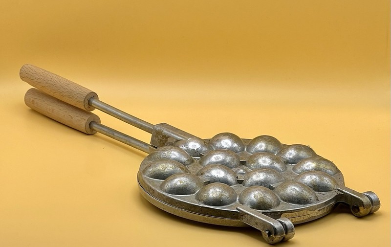 Vintage Nut Cookie Pastry Mold Maker Iron Cast Aluminum Walnut Biscuit