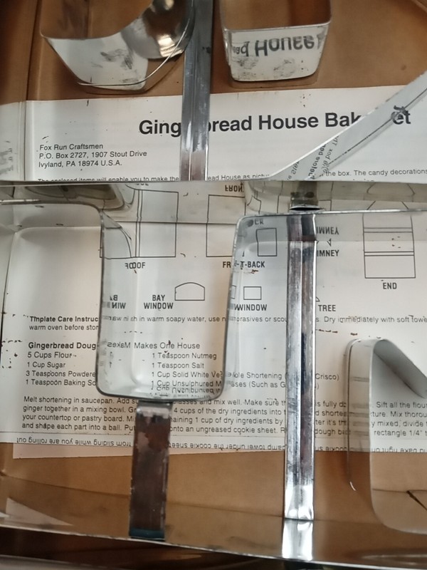 Vtg.1979 Gingerbread House Bake Set Tin Cookie Cutter Kit Fox Run Missing Tree gallery