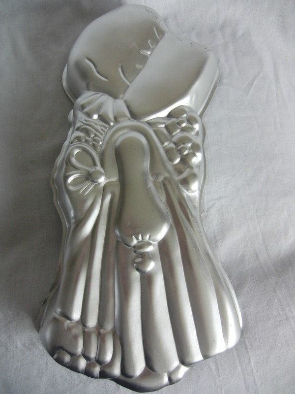 Vintage Wilton Holly Hobbie Cake Pan Amish Bonnet & Dress Birthday Jello Mold