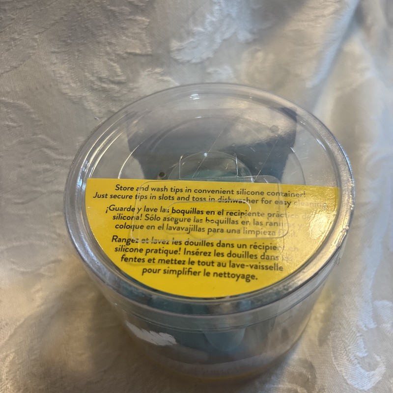 Wilton/ decorating tips & set - NEW 6 peace set gallery