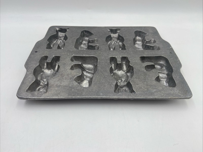 Vintage 3D Teddy Bear Mold Cast Craft Aluminum 8 Bears Mold gallery