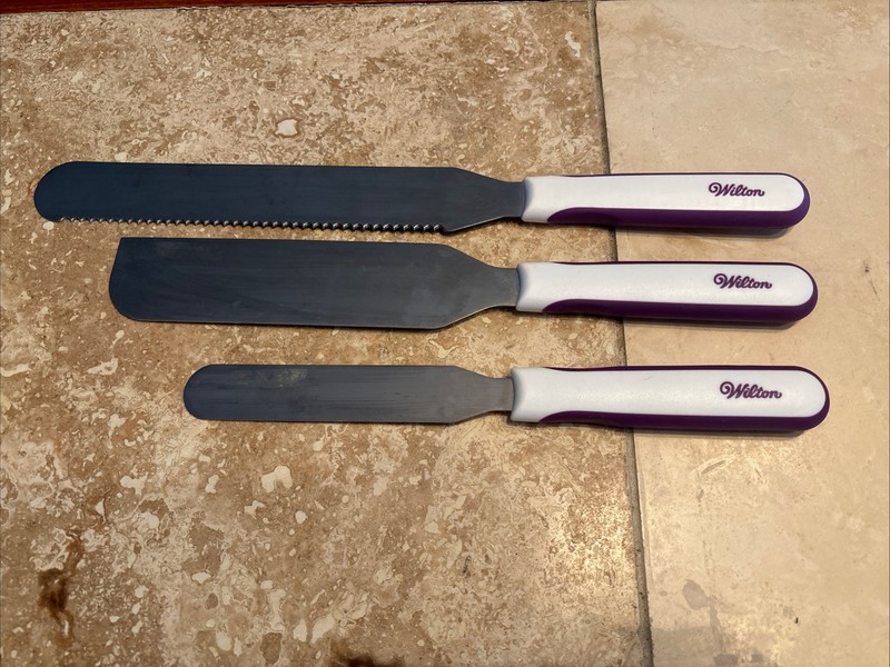 Lot of 3 Wilton Cake Knives Decorating Cutting Straight & Serrated 15”, 13”, 11”