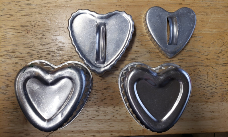 Hearts VTG lot of 4 Aluminum Handles Crinkle Cookie Cutters & Jello Molds CRAFT
