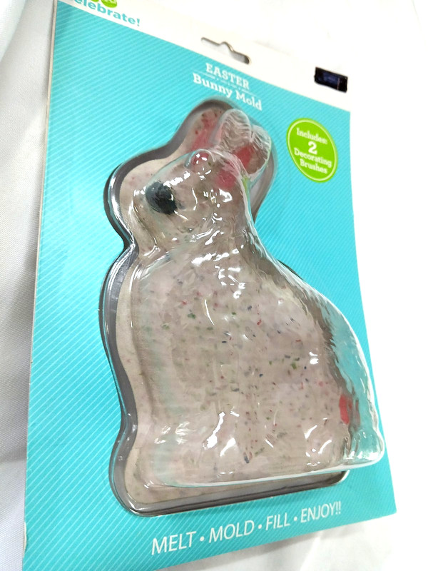 EASTER BUNNY MOLD WITH 2 DECORATING BRUSHES AND 2 EASTER DRAWSTRING BAGS VINTAGE gallery