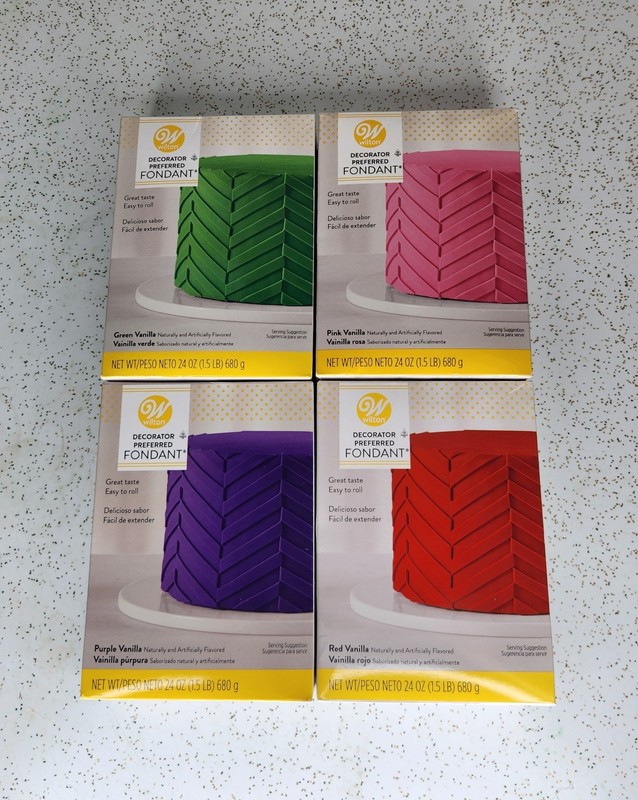 Wilton Decorator Preferred Mixed Fondant, Vanilla Flavor Fondant Icing 24 oz Lot