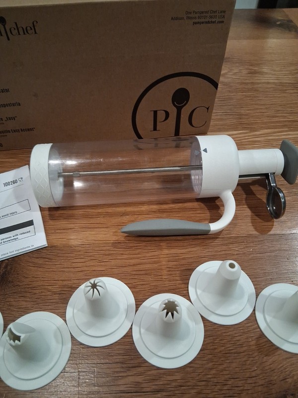 THE PAMPERED CHEF EASY ACCENT DECORATOR #100260-6 Tips gallery