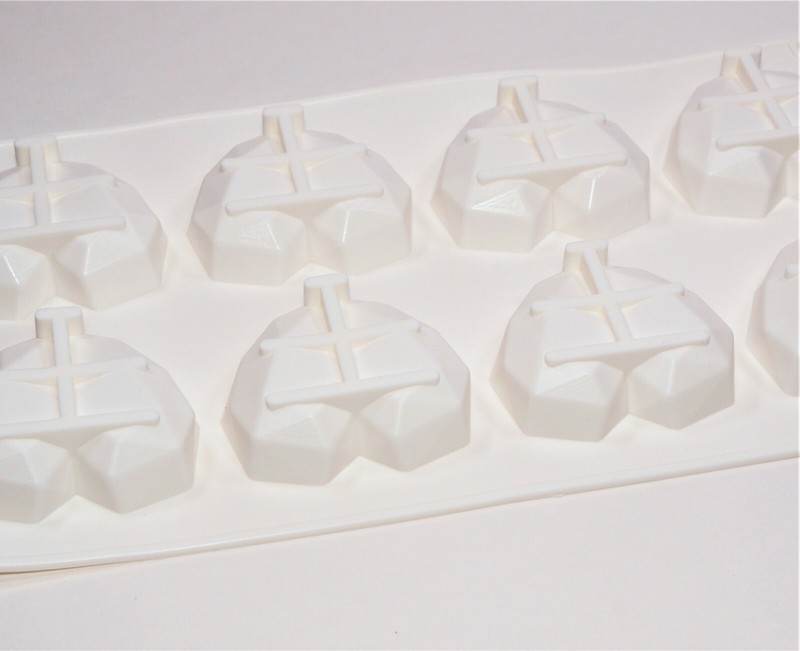 Joho Baking Diamond Heart Shaped Mini Hearts Silicone Baking Mold - 8 Cavity gallery