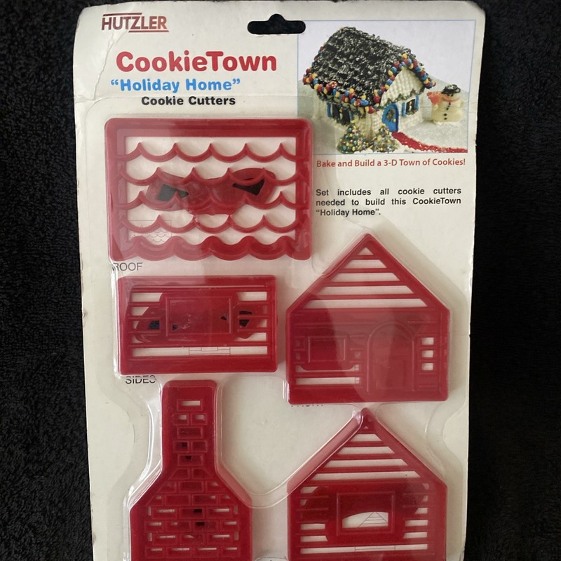 Hutzler CookieTown “Holiday Home” Cookie Cutter Set 2009 New In Packaging