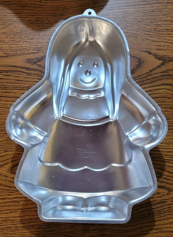 Wilton Cake Pan Mold Little Dolly Girl #2105-9404 Vintage. Gingerbread Girl Pan?