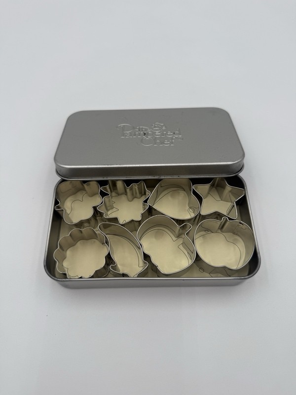 PAMPERED CHEF Creative Cutters Mini Cookie Cutter Set of 8 Storage Tin 1095 NOB