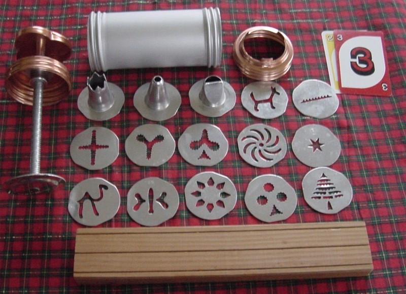 Vintage Mirro Cookie CHILD SZ Press 12 Plates 3 Decorative tips Wood Storage #23