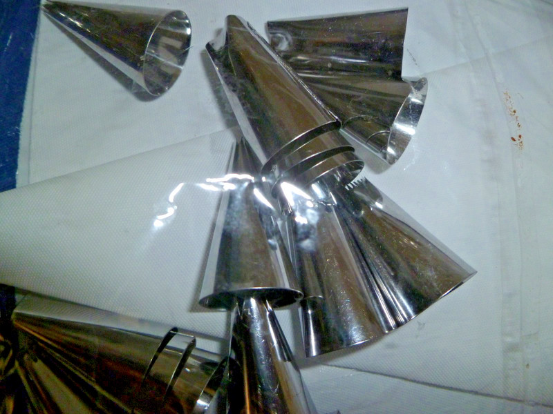 24 Stainless steel Icing Piping Nozzles (for decorating cakes++) + connector/bag