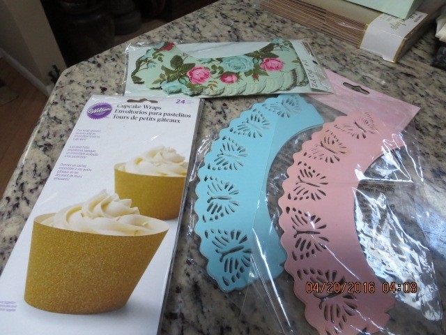 LOT OF 65 CUPCAKE WRAPS–DIFFERENT DESIGNS–#T34-6