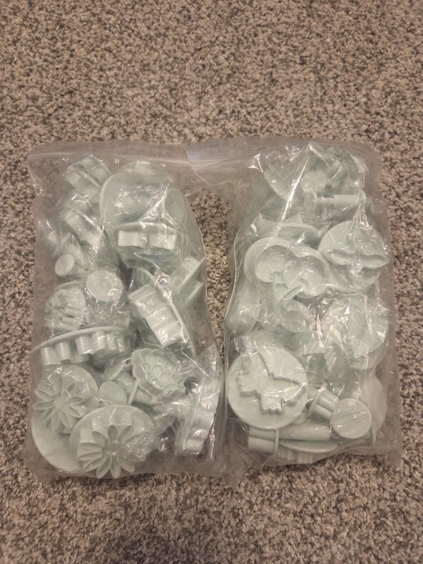 Assortment of Fondant Molds! Cookie Cutters,Plunger Cutter Cake Decorating