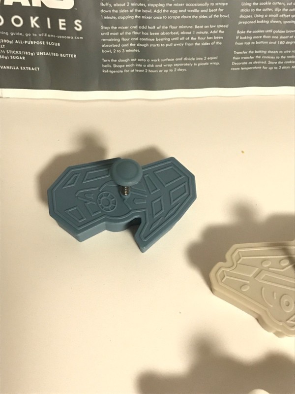 Williams Sonoma Star Wars Cookie Cutters Press & Stamp Set 4 with Plunger - NWOT gallery